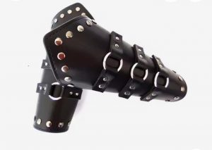 Brazalete de cuero vikingo con anillas centrales. - Imagen 4