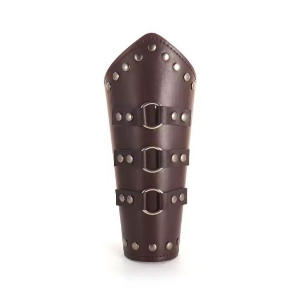 Brazalete vikingo de cuero marrón con anillas centrales.